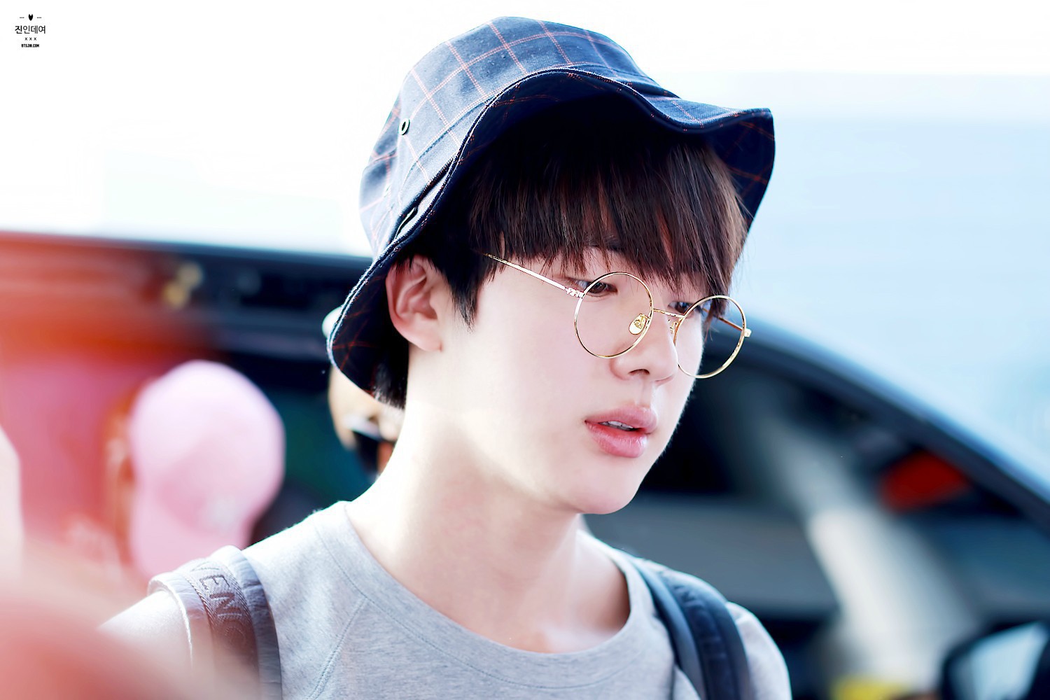 Sai lầm khi đeo kính cận mà hội cận thị cần sửa ngay để không gây tổn hại cho mắt - Ảnh 1. Sai lầm khi đeo kính cận mà hội cận thị cần sửa ngay để không gây tổn hại cho mắt - Ảnh 1.