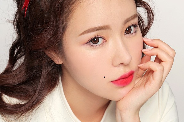 Chỉ là tiểu phẫu nhưng tẩy nốt ruồi không đúng cách có thể bị hủy hoại cả khuôn mặt bạn - Ảnh 3. Chỉ là tiểu phẫu nhưng tẩy nốt ruồi không đúng cách có thể bị hủy hoại cả khuôn mặt bạn - Ảnh 3.