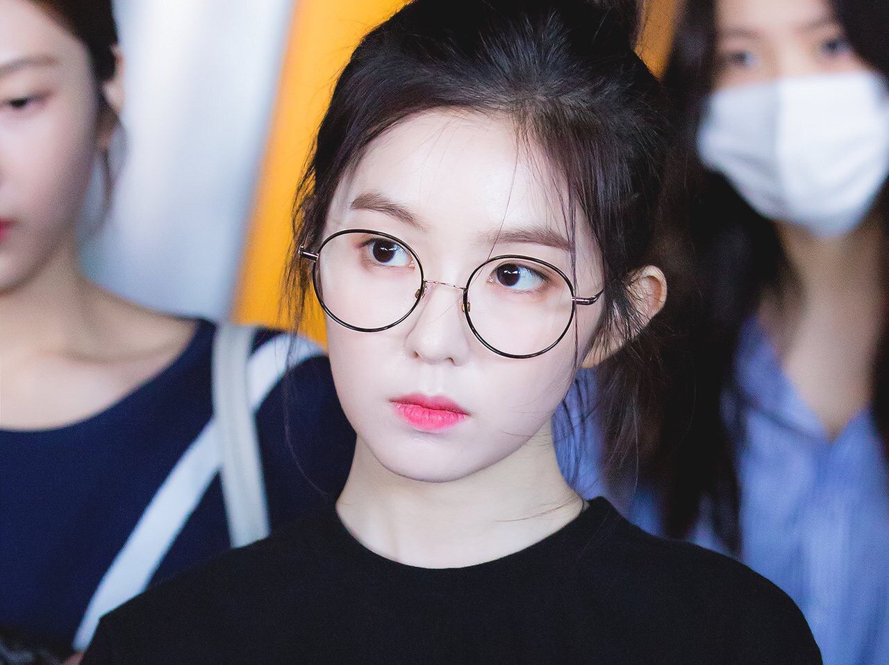 Sai lầm khi đeo kính cận mà hội cận thị cần sửa ngay để không gây tổn hại cho mắt - Ảnh 4. Sai lầm khi đeo kính cận mà hội cận thị cần sửa ngay để không gây tổn hại cho mắt - Ảnh 4.