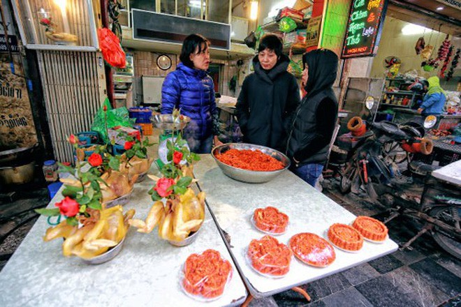 Những địa chỉ mua giò chả, bánh chưng từ thời ông bà ở Hà Nội mà Tết năm nào khách cũng xếp hàng ùn ùn - Ảnh 39.