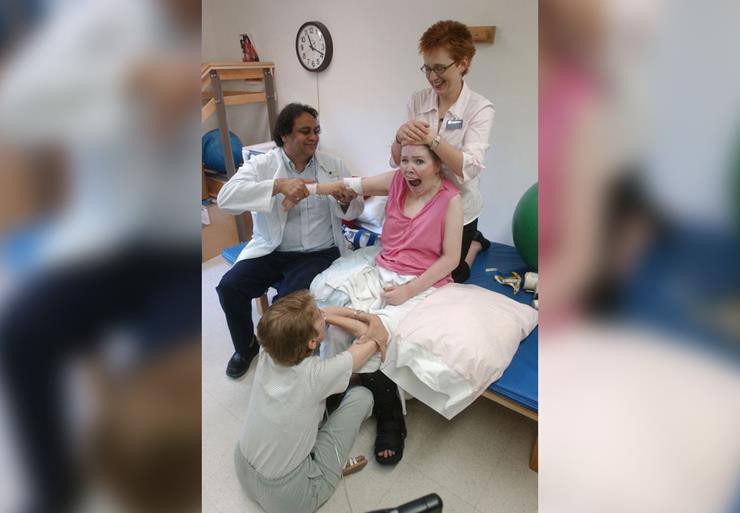 20 năm chìm trong hôn mê, đến khi tỉnh dậy, cô gái nói cho gia đình nghe một sự thật khiến y học kinh ngạc - Ảnh 7. 20 năm chìm trong hôn mê, đến khi tỉnh dậy, cô gái nói cho gia đình nghe một sự thật khiến y học kinh ngạc - Ảnh 7.