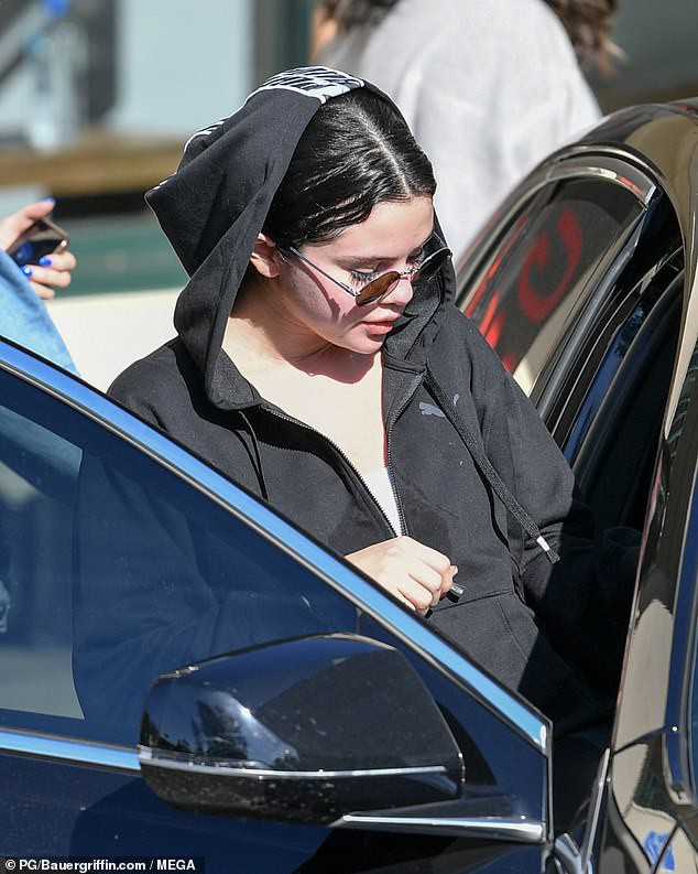 Cần chi Justin Bieber, Selena Gomez đ&atilde; c&oacute; trai đẹp body 6 m&uacute;i ngỏ &yacute; mời đi hẹn h&ograve; - Ảnh 5.