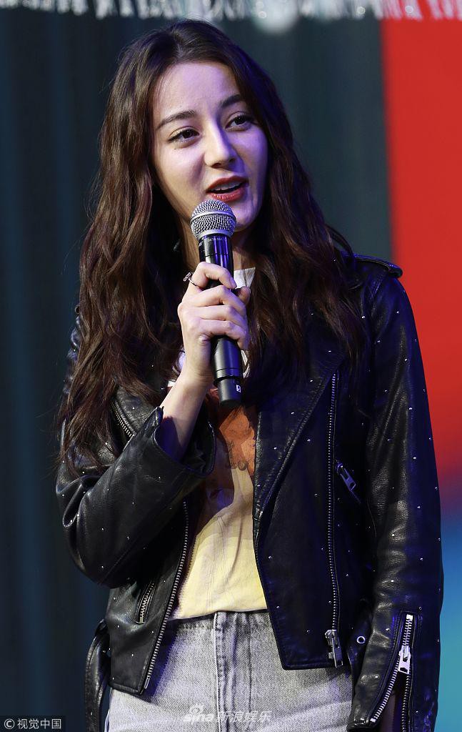 Kh&ocirc;ng chỉ l&agrave; nhan sắc nữ thần, đ&acirc;y mới l&agrave; bộ phận tr&ecirc;n cơ thể Địch Lệ Nhiệt Ba khiến fan khen hết lời - Ảnh 4.