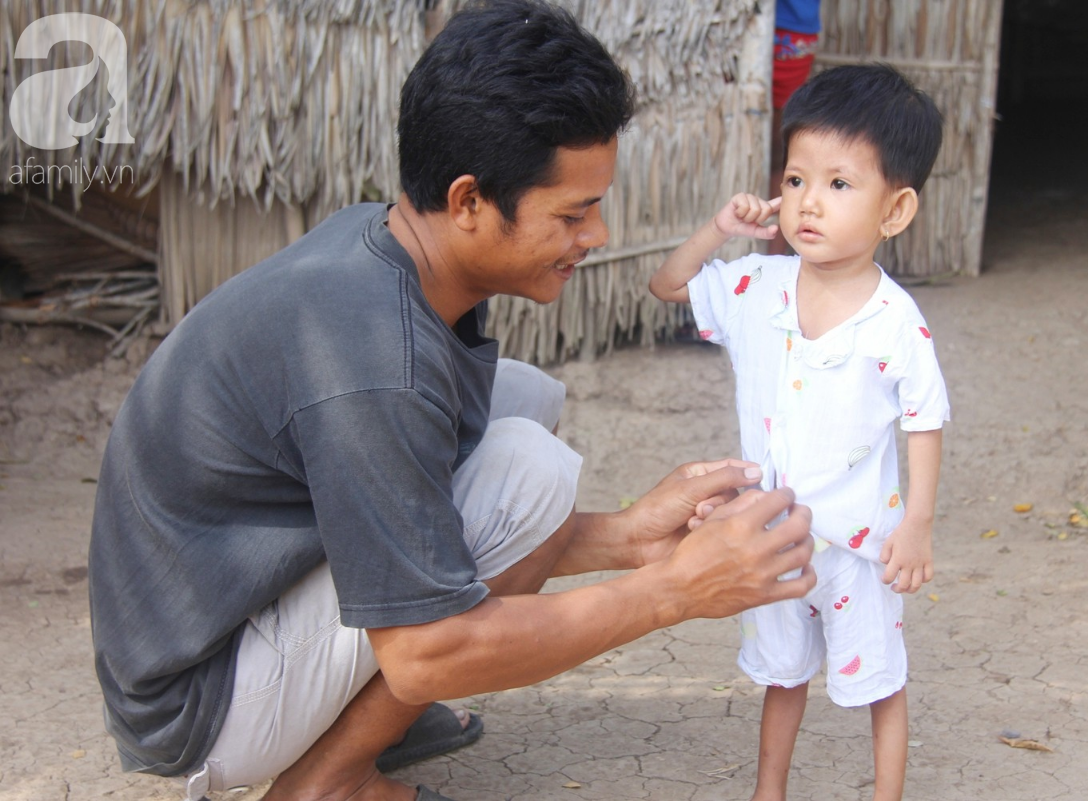 Phép màu đến với bé gái 2 tuổi bị hở van tim, chỉ nặng 6 ký mà mẹ nghèo không có tiền chữa trị - Ảnh 4.