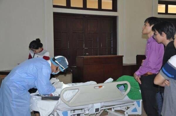 B&eacute; trai 4 tuổi bị tai nạn, mất đ&uacute;ng ng&agrave;y sinh nhật, bố mẹ quyết định hiến gi&aacute;c mạc em cho 2 người kh&aacute;c - Ảnh 2.