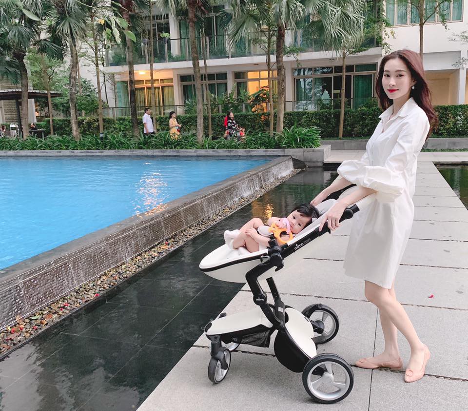 Bật mí món phụ kiện không thể thiếu của con gái Hoa hậu Đặng Thu Thảo khiến Sophie lúc nào cũng xinh xắn, điệu đà thế này - Ảnh 7. Bật mí món phụ kiện không thể thiếu của con gái Hoa hậu Đặng Thu Thảo khiến Sophie lúc nào cũng xinh xắn, điệu đà thế này - Ảnh 7.