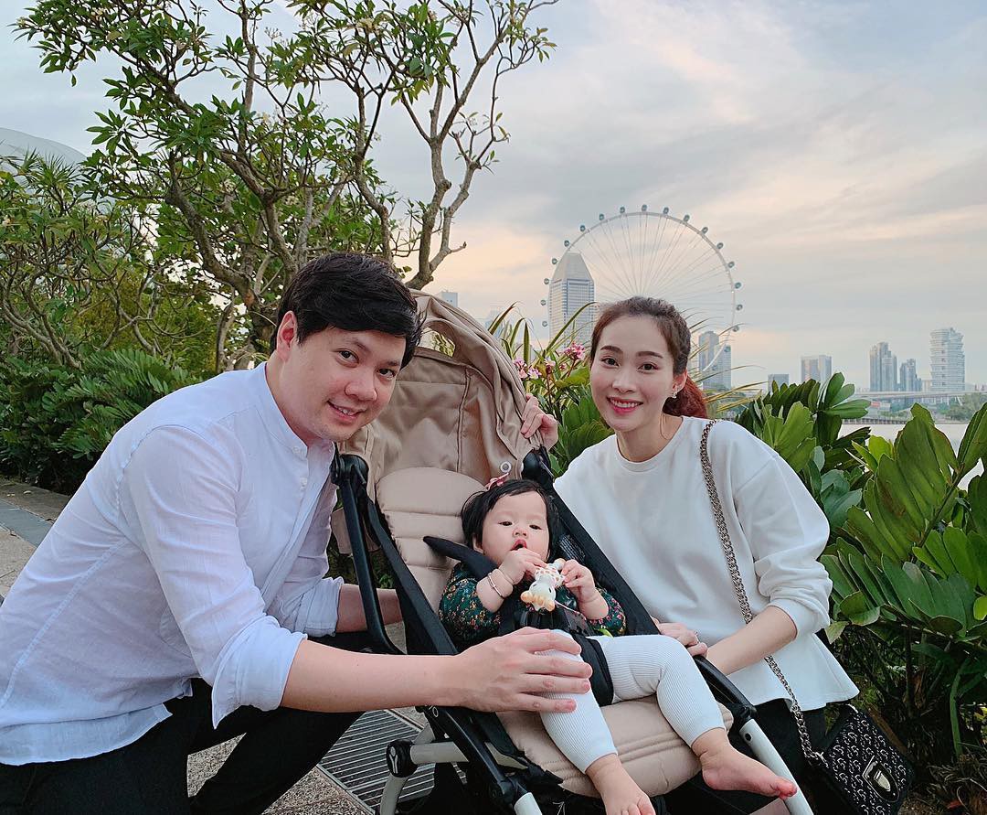 Bật mí món phụ kiện không thể thiếu của con gái Hoa hậu Đặng Thu Thảo khiến Sophie lúc nào cũng xinh xắn, điệu đà thế này - Ảnh 4. Bật mí món phụ kiện không thể thiếu của con gái Hoa hậu Đặng Thu Thảo khiến Sophie lúc nào cũng xinh xắn, điệu đà thế này - Ảnh 4.