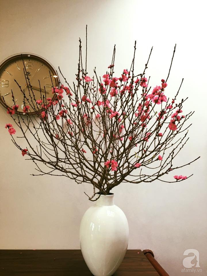 Muôn kiểu chị em cắm đào trang trí nhà: Thấy đào là thấy Tết - Ảnh 22. Muôn kiểu chị em cắm đào trang trí nhà: Thấy đào là thấy Tết - Ảnh 22.