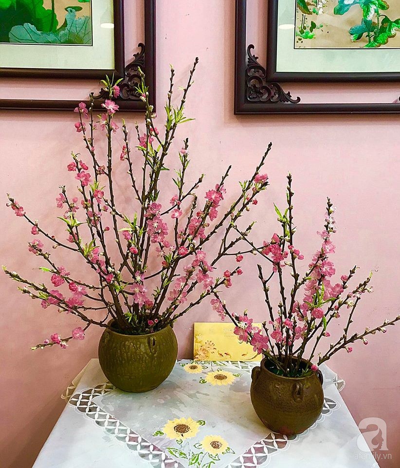 Muôn kiểu chị em cắm đào trang trí nhà: Thấy đào là thấy Tết - Ảnh 17. Muôn kiểu chị em cắm đào trang trí nhà: Thấy đào là thấy Tết - Ảnh 17.