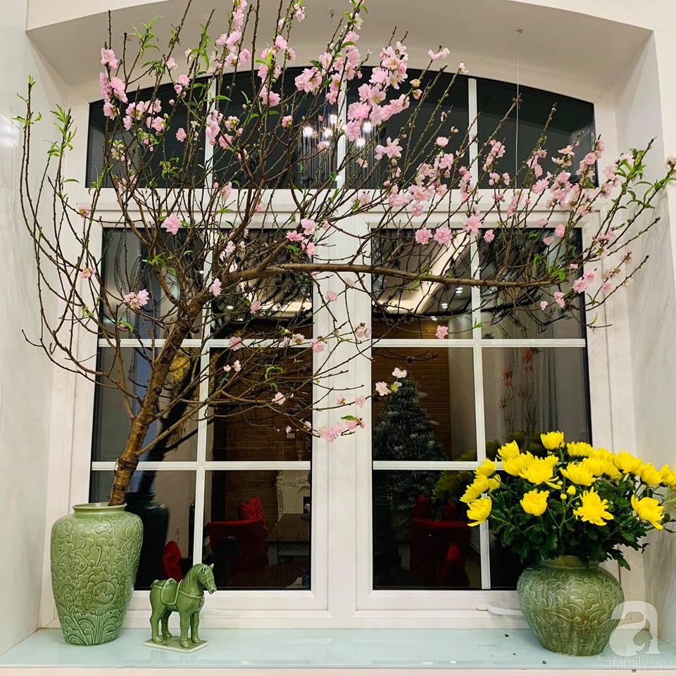 Muôn kiểu chị em cắm đào trang trí nhà: Thấy đào là thấy Tết - Ảnh 15. Muôn kiểu chị em cắm đào trang trí nhà: Thấy đào là thấy Tết - Ảnh 15.