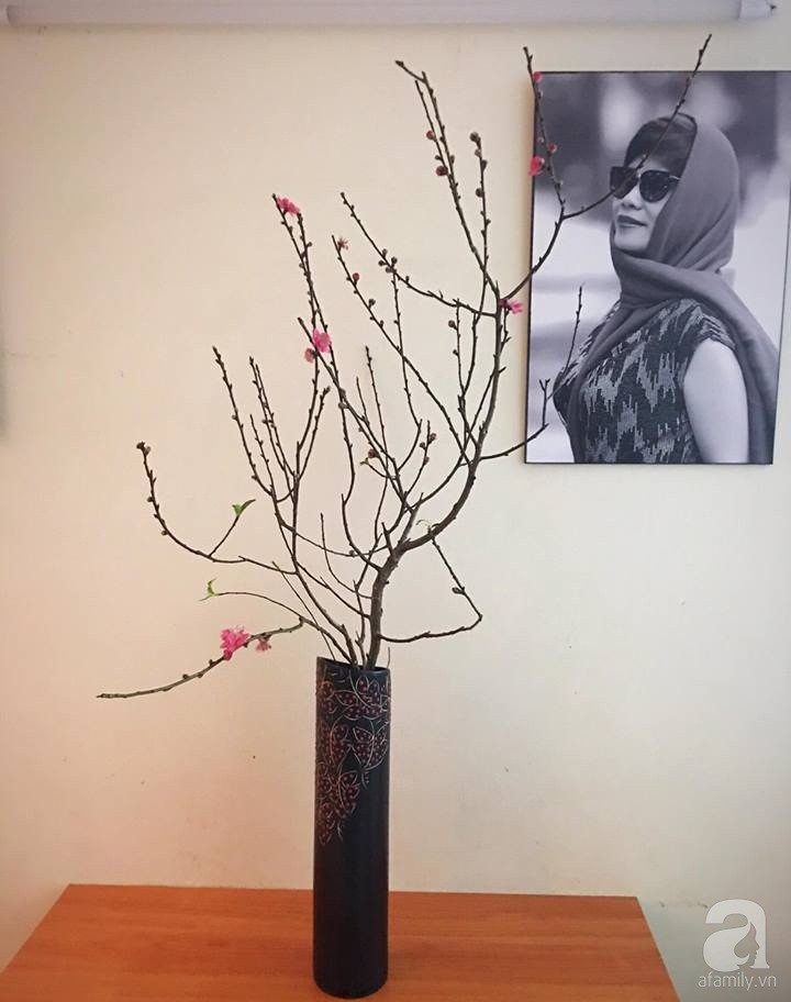 Muôn kiểu chị em cắm đào trang trí nhà: Thấy đào là thấy Tết - Ảnh 7. Muôn kiểu chị em cắm đào trang trí nhà: Thấy đào là thấy Tết - Ảnh 7.