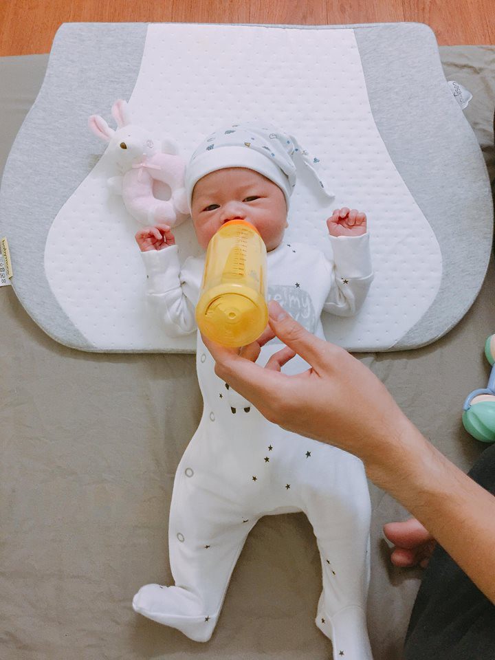 Mẹ Hà Nội 8 lần thông tắc sữa trong tháng đầu sau sinh và câu chuyện gian nan tìm dòng sữa mẹ cho con - Ảnh 8. Mẹ Hà Nội 8 lần thông tắc sữa trong tháng đầu sau sinh và câu chuyện gian nan tìm dòng sữa mẹ cho con - Ảnh 8.