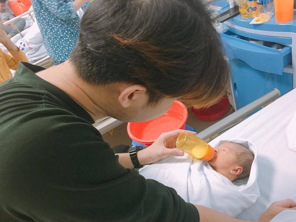 Mẹ Hà Nội 8 lần thông tắc sữa trong tháng đầu sau sinh và câu chuyện gian nan tìm dòng sữa mẹ cho con - Ảnh 7. Mẹ Hà Nội 8 lần thông tắc sữa trong tháng đầu sau sinh và câu chuyện gian nan tìm dòng sữa mẹ cho con - Ảnh 7.