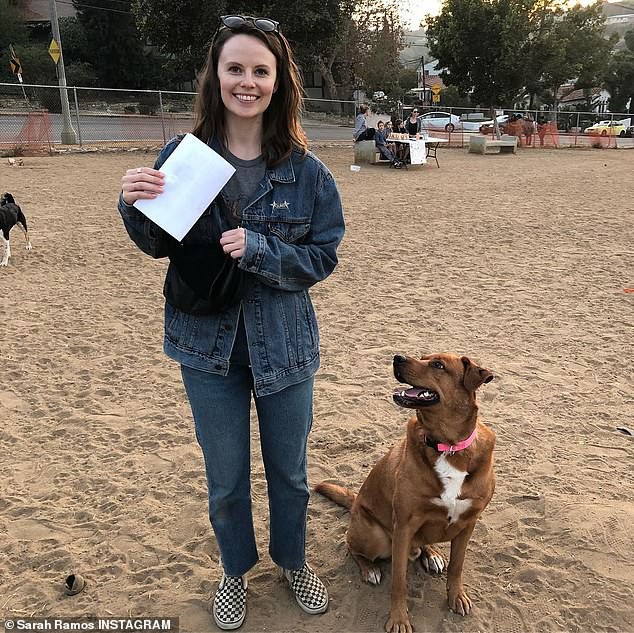 Bức ảnh g&acirc;y sốt Internet: Si&ecirc;u sao Angelina Jolie c&ugrave;ng c&aacute;c con b&aacute;n h&agrave;ng rong với mục đ&iacute;ch đặc biệt - Ảnh 2.