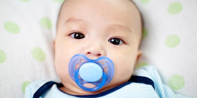 Mọi điều cần biết khi cho trẻ sử dụng núm vú giả: Bao giờ thì bắt đầu và khi nào nên dừng lại ? - Ảnh 4. Mọi điều cần biết khi cho trẻ sử dụng núm vú giả: Bao giờ thì bắt đầu và khi nào nên dừng lại ? - Ảnh 4.