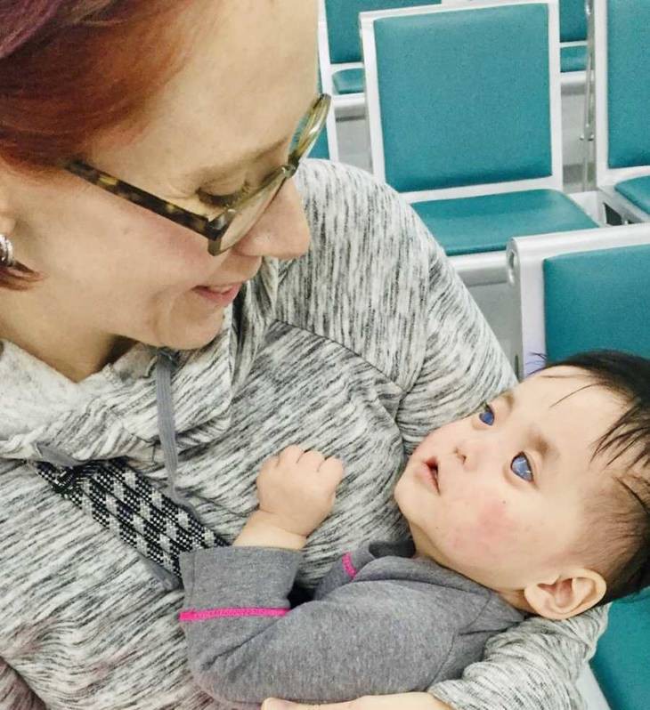 Bé gái với đôi mắt kỳ lạ xanh thăm thẳm như đại dương nhưng lại ẩn chứa một sự thật đau lòng đằng sau - Ảnh 3. Bé gái với đôi mắt kỳ lạ xanh thăm thẳm như đại dương nhưng lại ẩn chứa một sự thật đau lòng đằng sau - Ảnh 3.