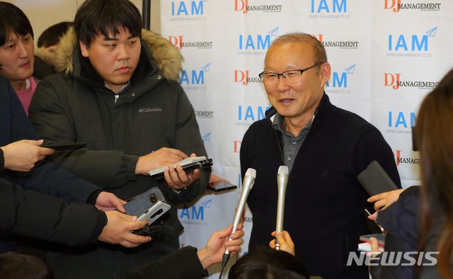 HLV Park Hang-seo: T&ocirc;i đ&atilde; mệt mỏi v&agrave; thực sự muốn được về b&ecirc;n gia đ&igrave;nh - Ảnh 1.