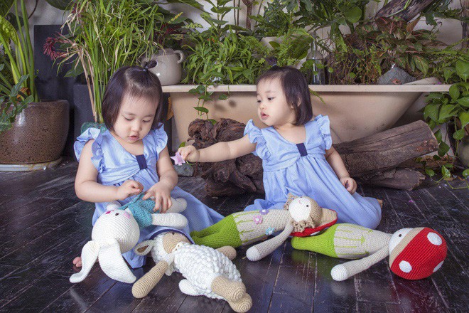 Vẻ đáng yêu của cặp diễn viên nhí sinh đôi trong Gạo nếp gạo tẻ - Ảnh 4. Vẻ đáng yêu của cặp diễn viên nhí sinh đôi trong Gạo nếp gạo tẻ - Ảnh 4.