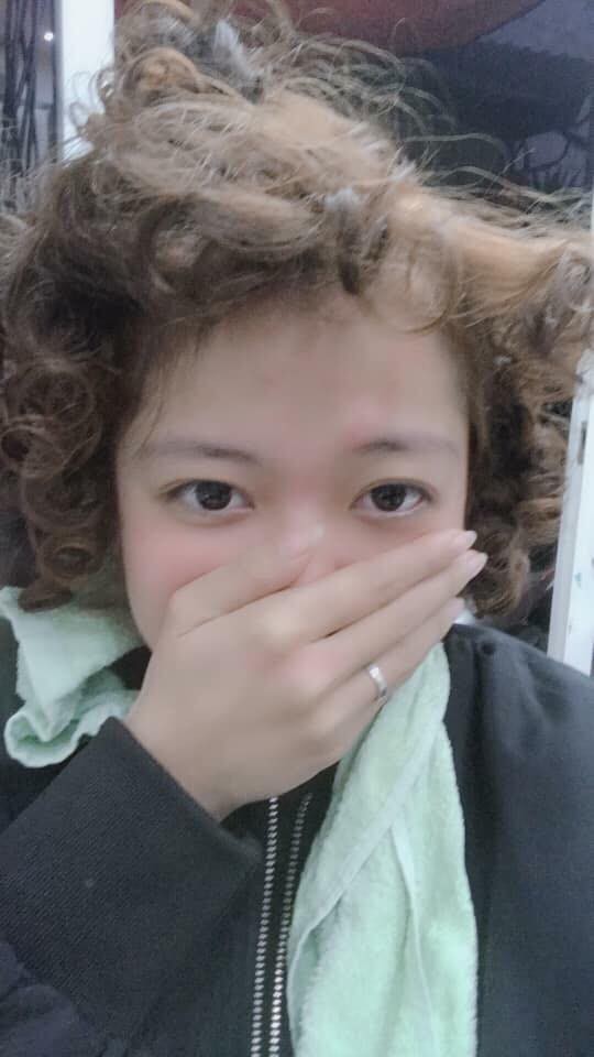 Loạt ảnh chứng minh l&agrave;m t&oacute;c ăn Tết ch&iacute;nh l&agrave; cuộc chơi may rủi bậc nhất của hội chị em những ng&agrave;y n&agrave;y - Ảnh 9.