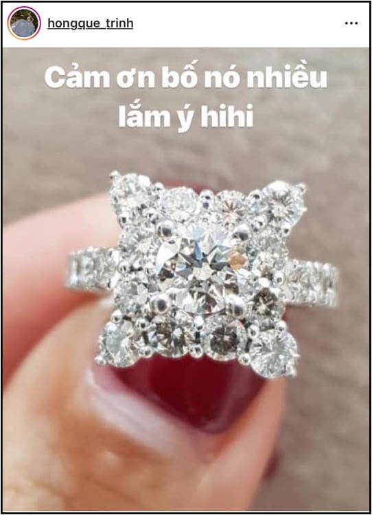 Khoe nhẫn kim cương nửa tỷ đồng c&ugrave;ng chia sẻ ẩn &yacute;, Hồng Quế khiến kh&aacute;n giả x&ocirc;n xao đồn đo&aacute;n đ&atilde; quay lại - Ảnh 1.