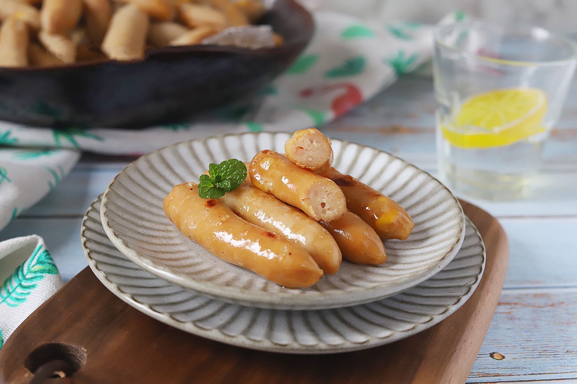 Làm sẵn xúc xích gà, khách đến nhà luôn sẵn sàng có đồ ăn Tết này! - Ảnh 7. Làm sẵn xúc xích gà, khách đến nhà luôn sẵn sàng có đồ ăn Tết này! - Ảnh 7.