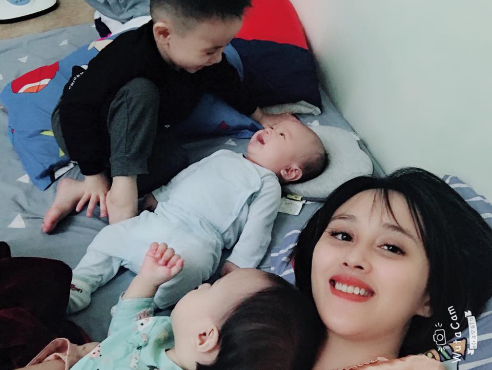 Mẹ trẻ dở khóc dở cười với tình cảnh 3 năm 2 đứa: Chị 2 tuổi rưỡi vẽ mặt em thành tác phẩm nghệ thuật - Ảnh 5. Mẹ trẻ dở khóc dở cười với tình cảnh 3 năm 2 đứa: Chị 2 tuổi rưỡi vẽ mặt em thành tác phẩm nghệ thuật - Ảnh 5.
