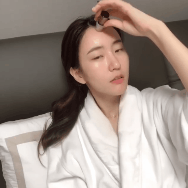 Chống lão hóa, trị mụn kiêm dưỡng ẩm... tất cả combo da đẹp đều tích hợp trong vài giọt dầu dưỡng nhỏ xíu này - Ảnh 4. Chống lão hóa, trị mụn kiêm dưỡng ẩm... tất cả combo da đẹp đều tích hợp trong vài giọt dầu dưỡng nhỏ xíu này - Ảnh 4.
