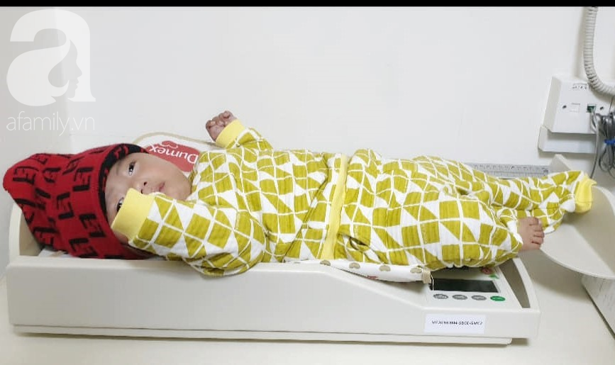 Hình ảnh mới nhất của bé Trọng Em 9 tháng tuổi bị mẹ bỏ rơi, không thèm nhận con khi phát hiện bé bại não - Ảnh 1.