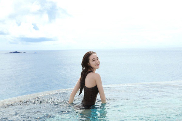 B&ocirc;ng hồng T&acirc;n Cương Địch Lệ Nhiệt Ba g&acirc;y bất ngờ với b&iacute; quyết giữ d&aacute;ng gi&uacute;p v&oacute;c d&aacute;ng lu&ocirc;n thon gọn - Ảnh 10.