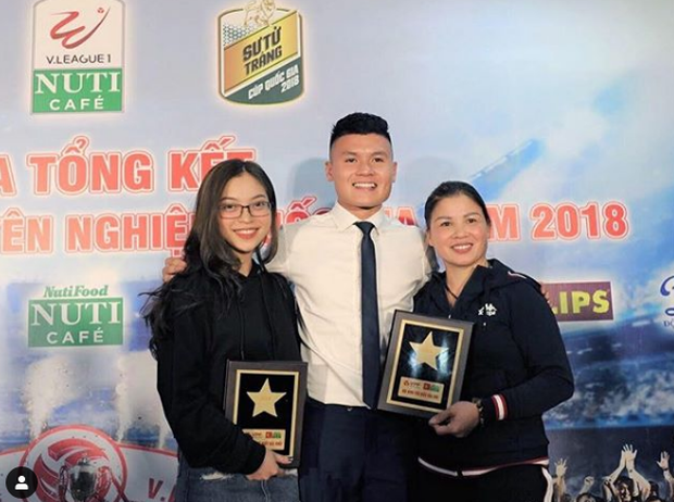 Sau những ồn &agrave;o t&igrave;nh cảm, Quang Hải bất ngờ khoe "người phụ nữ của đời m&igrave;nh", chẳng phải ai xa lạ m&agrave; l&agrave;... - Ảnh 3.