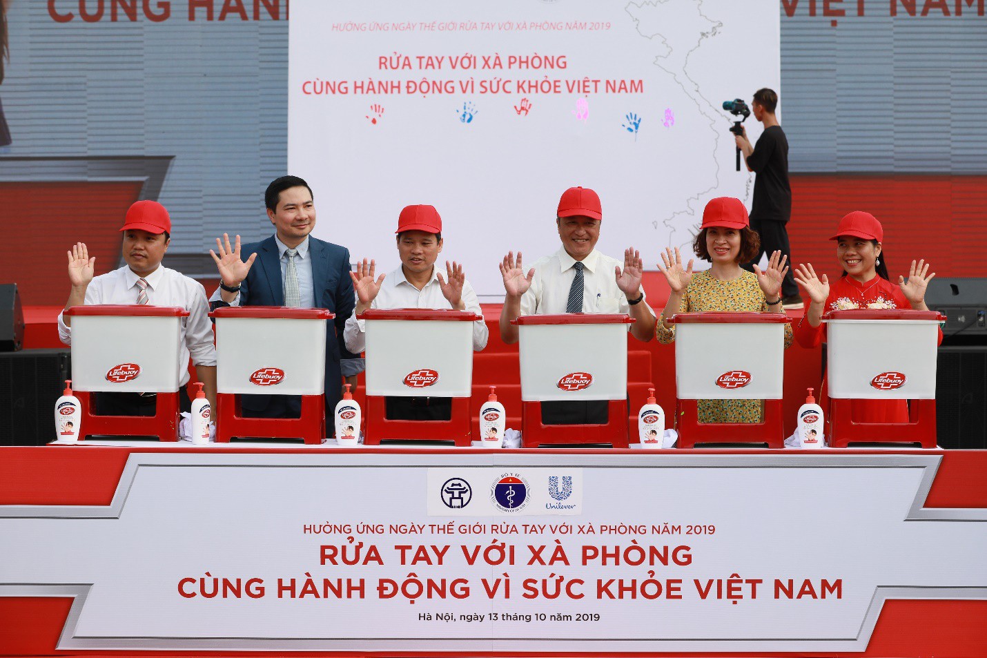 Cách giáo dục con em rửa tay với xà phòng đơn giản nhưng hiệu quả - Ảnh 1. Cách giáo dục con em rửa tay với xà phòng đơn giản nhưng hiệu quả - Ảnh 1.
