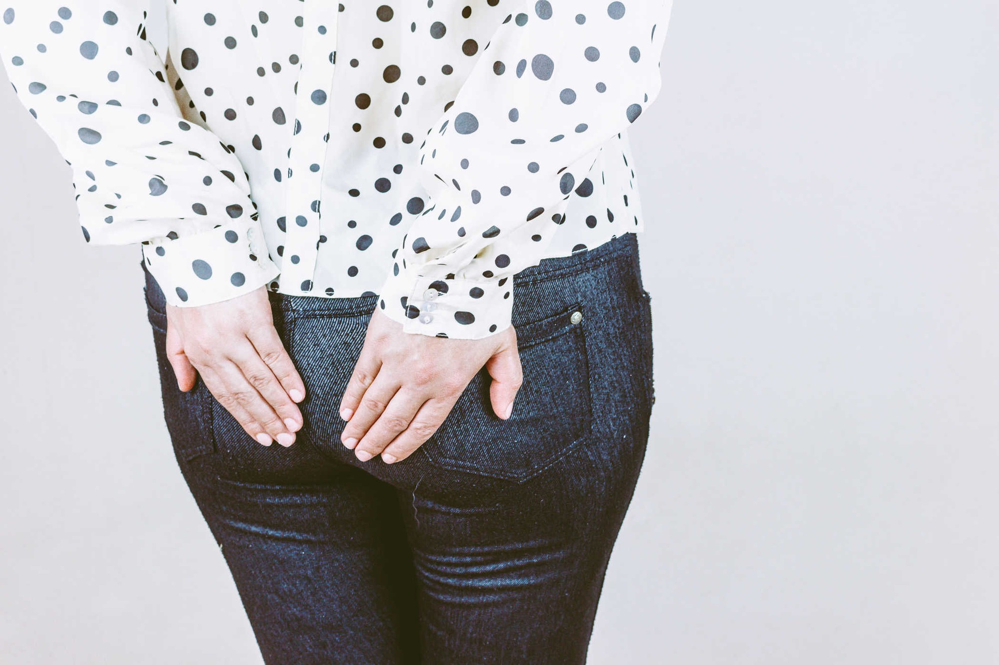 Mỗi ngày xì hơi hơn chục lần, cô gái 27 tuổi bị chẩn đoán ung thư ruột, bác sĩ cảnh báo dấu hiệu không thể bỏ qua! - Ảnh 1. Mỗi ngày xì hơi hơn chục lần, cô gái 27 tuổi bị chẩn đoán ung thư ruột, bác sĩ cảnh báo dấu hiệu không thể bỏ qua! - Ảnh 1.