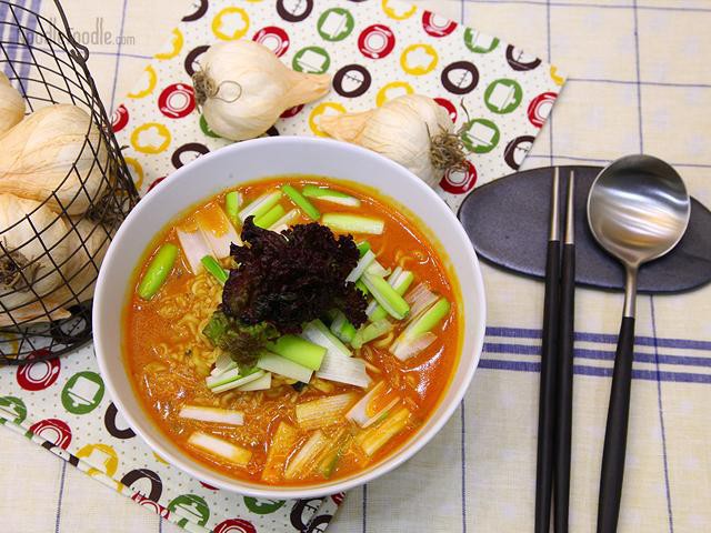 Muốn đổi món cho cả nhà, phải cập nhật ngay 3 công thức mì Hàn tiện – ngon – lạ này! - Ảnh 1. Muốn đổi món cho cả nhà, phải cập nhật ngay 3 công thức mì Hàn tiện – ngon – lạ này! - Ảnh 1.