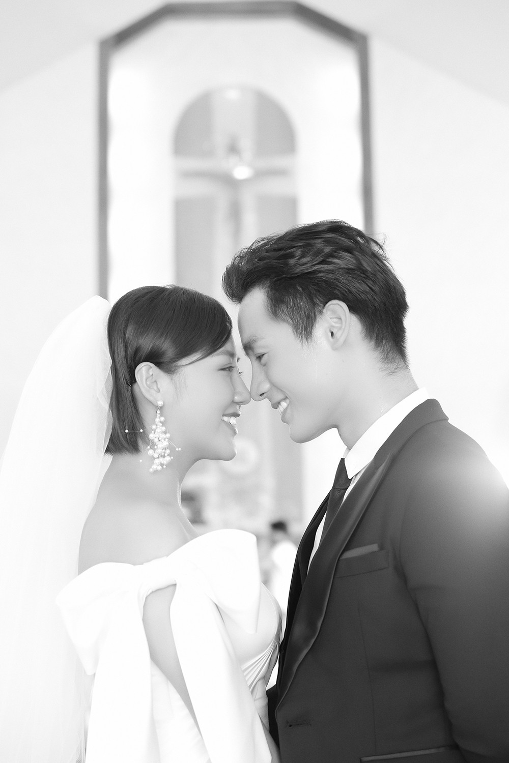 Văn Mai Hương tiếp tục lừa cả showbiz: Không đám cưới với Bùi Anh Tuấn mà hôn môi đồng giới Đồng Ánh Quỳnh - Ảnh 4. Văn Mai Hương tiếp tục lừa cả showbiz: Không đám cưới với Bùi Anh Tuấn mà hôn môi đồng giới Đồng Ánh Quỳnh - Ảnh 4.