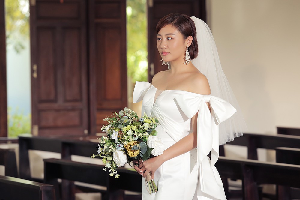 Văn Mai Hương tiếp tục lừa cả showbiz: Không đám cưới với Bùi Anh Tuấn mà hôn môi đồng giới Đồng Ánh Quỳnh - Ảnh 6. Văn Mai Hương tiếp tục lừa cả showbiz: Không đám cưới với Bùi Anh Tuấn mà hôn môi đồng giới Đồng Ánh Quỳnh - Ảnh 6.