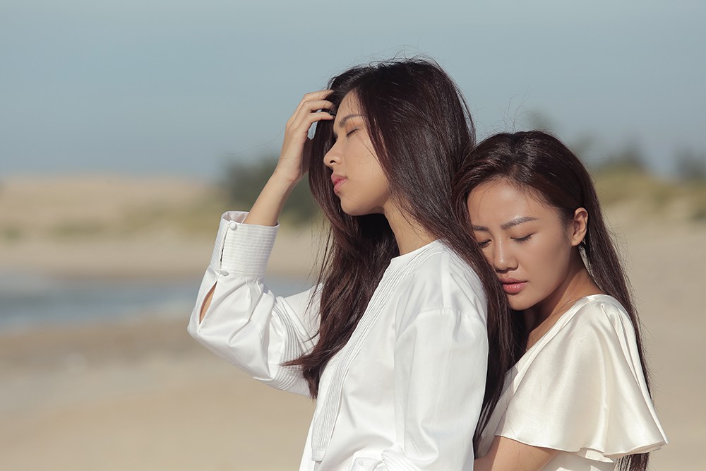 Văn Mai Hương tiếp tục lừa cả showbiz: Không đám cưới với Bùi Anh Tuấn mà hôn môi đồng giới Đồng Ánh Quỳnh - Ảnh 12. Văn Mai Hương tiếp tục lừa cả showbiz: Không đám cưới với Bùi Anh Tuấn mà hôn môi đồng giới Đồng Ánh Quỳnh - Ảnh 12.
