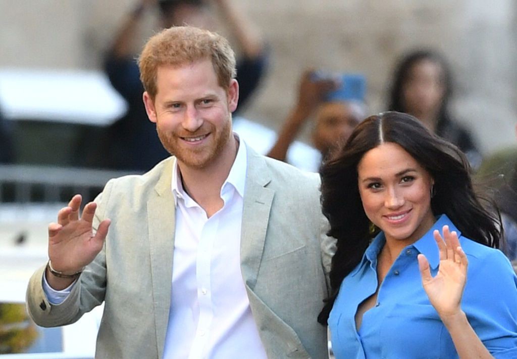 Vợ chồng Hoàng tử Harry - Meghan Markle lên kế hoạch chuẩn bị rời xa Vương quốc Anh mãi mãi - Ảnh 1. Vợ chồng Hoàng tử Harry - Meghan Markle lên kế hoạch chuẩn bị rời xa Vương quốc Anh mãi mãi - Ảnh 1.