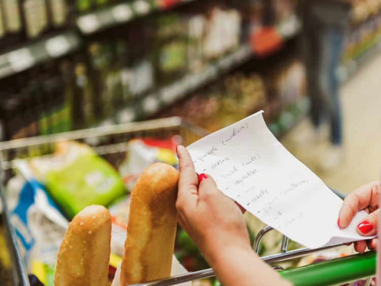 Dễ mà khó: Làm cách nào để tiết kiệm được nhiều tiền nhất khi đi siêu thị, hãy nghe các chị em chia sẻ 7 "bí kíp" tinh ranh - Ảnh 1. Dễ mà khó: Làm cách nào để tiết kiệm được nhiều tiền nhất khi đi siêu thị, hãy nghe các chị em chia sẻ 7 "bí kíp" tinh ranh - Ảnh 1.