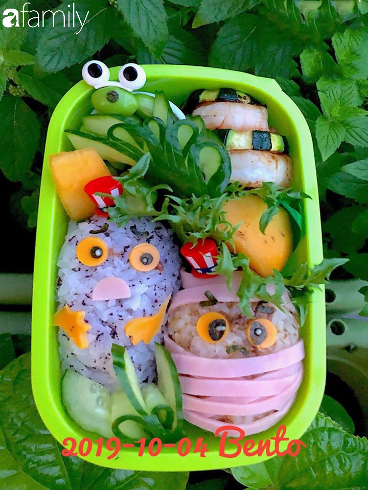 Bà mẹ 9x khoe một loạt hộp cơm bento "rùng rợn" làm cho con trai dịp Halloween khiến chị em nhao nhao hỏi xin cách làm - Ảnh 2. Bà mẹ 9x khoe một loạt hộp cơm bento "rùng rợn" làm cho con trai dịp Halloween khiến chị em nhao nhao hỏi xin cách làm - Ảnh 2.