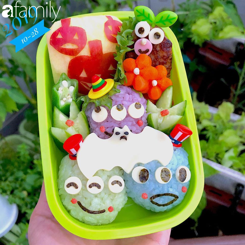 Bà mẹ 9x khoe một loạt hộp cơm bento "rùng rợn" làm cho con trai dịp Halloween khiến chị em nhao nhao hỏi xin cách làm - Ảnh 3. Bà mẹ 9x khoe một loạt hộp cơm bento "rùng rợn" làm cho con trai dịp Halloween khiến chị em nhao nhao hỏi xin cách làm - Ảnh 3.