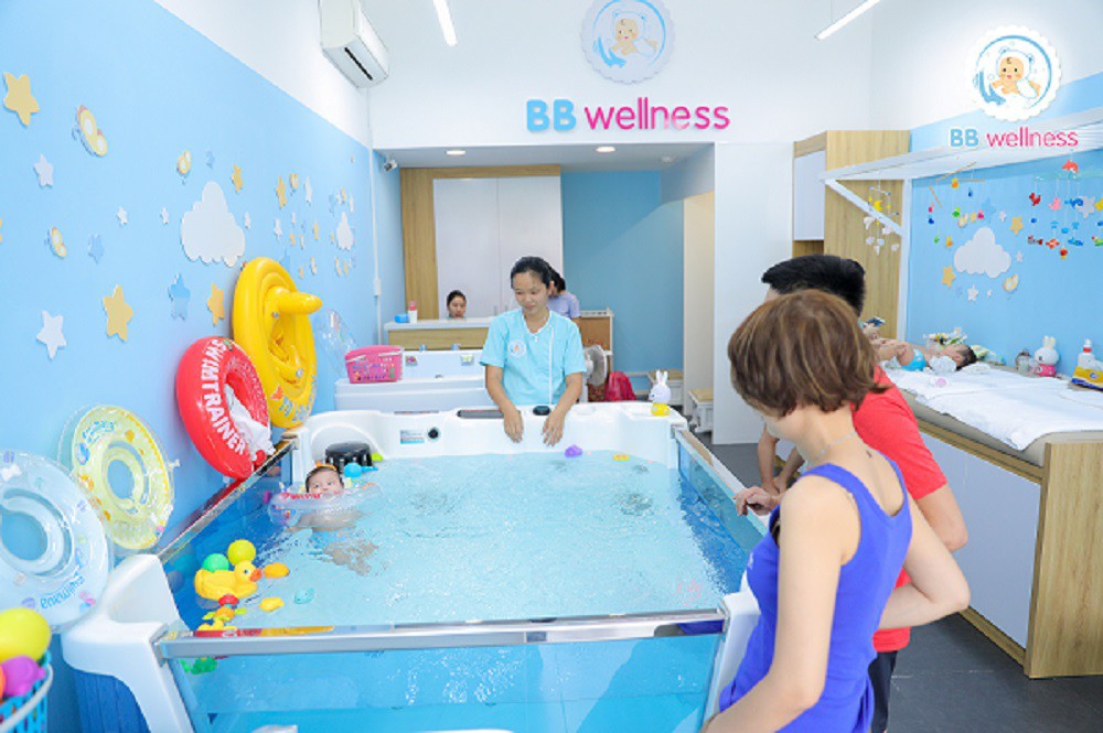 Nên cho trẻ dưới 2 tuổi tập bơi sao cho an toàn? - Ảnh 4. Nên cho trẻ dưới 2 tuổi tập bơi sao cho an toàn? - Ảnh 4.
