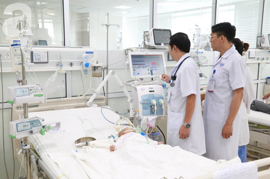 Uống thuốc nam, trẻ 3 tháng tuổi bị da vàng xạm toàn thân, rốn lồi thoát vị, bụng chướng, gan to - Ảnh 1. Uống thuốc nam, trẻ 3 tháng tuổi bị da vàng xạm toàn thân, rốn lồi thoát vị, bụng chướng, gan to - Ảnh 1.