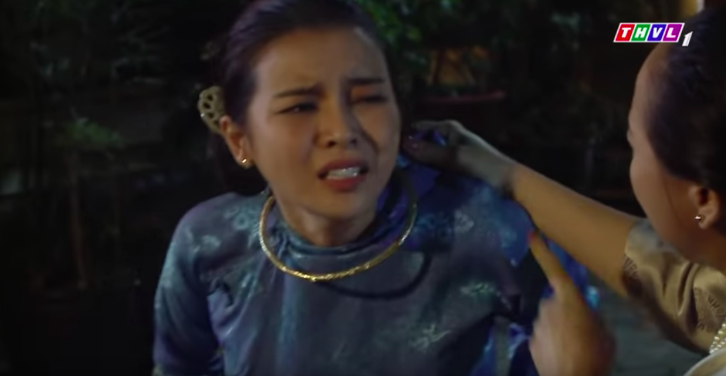 "Tiếng sét trong mưa": Nửa đêm đến nhà kiếm chồng người khác, Hai Sáng mặt sẹo bị đánh ghen tập thể - Ảnh 5. "Tiếng sét trong mưa": Nửa đêm đến nhà kiếm chồng người khác, Hai Sáng mặt sẹo bị đánh ghen tập thể - Ảnh 5.