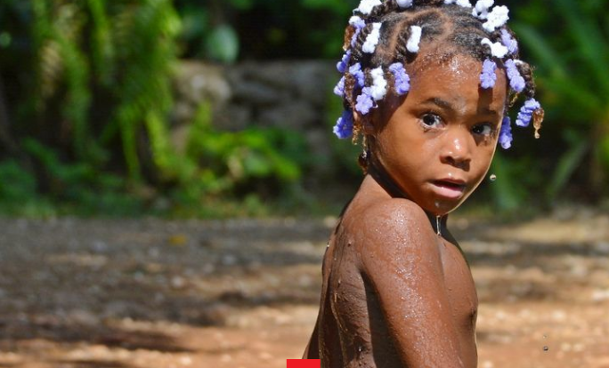 Chuyện ngôi làng bị “thần linh nguyền rủa”: Bé gái bị đánh đập, chửi bới vì cứ 12 tuổi là mọc thêm “của quý” - Ảnh 7. Chuyện ngôi làng bị “thần linh nguyền rủa”: Bé gái bị đánh đập, chửi bới vì cứ 12 tuổi là mọc thêm “của quý” - Ảnh 7.