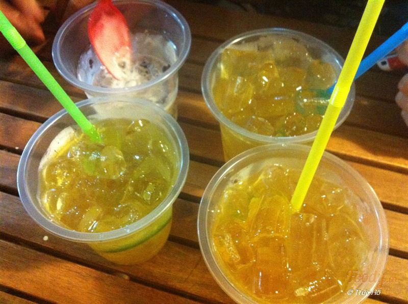 Sự thật về những cốc trà chanh, trà quất 10k mà giới trẻ “phát cuồng”: Được pha bằng hóa chất lạ, coi chừng nhiễm độc mãn tính - Ảnh 1. Sự thật về những cốc trà chanh, trà quất 10k mà giới trẻ “phát cuồng”: Được pha bằng hóa chất lạ, coi chừng nhiễm độc mãn tính - Ảnh 1.
