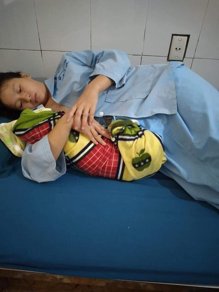 Không kịp siêu âm và xét nghiệm, các bác sĩ vội cấp cứu sản phụ 16 tuổi tiền sản giật sinh con - Ảnh 2. Không kịp siêu âm và xét nghiệm, các bác sĩ vội cấp cứu sản phụ 16 tuổi tiền sản giật sinh con - Ảnh 2.