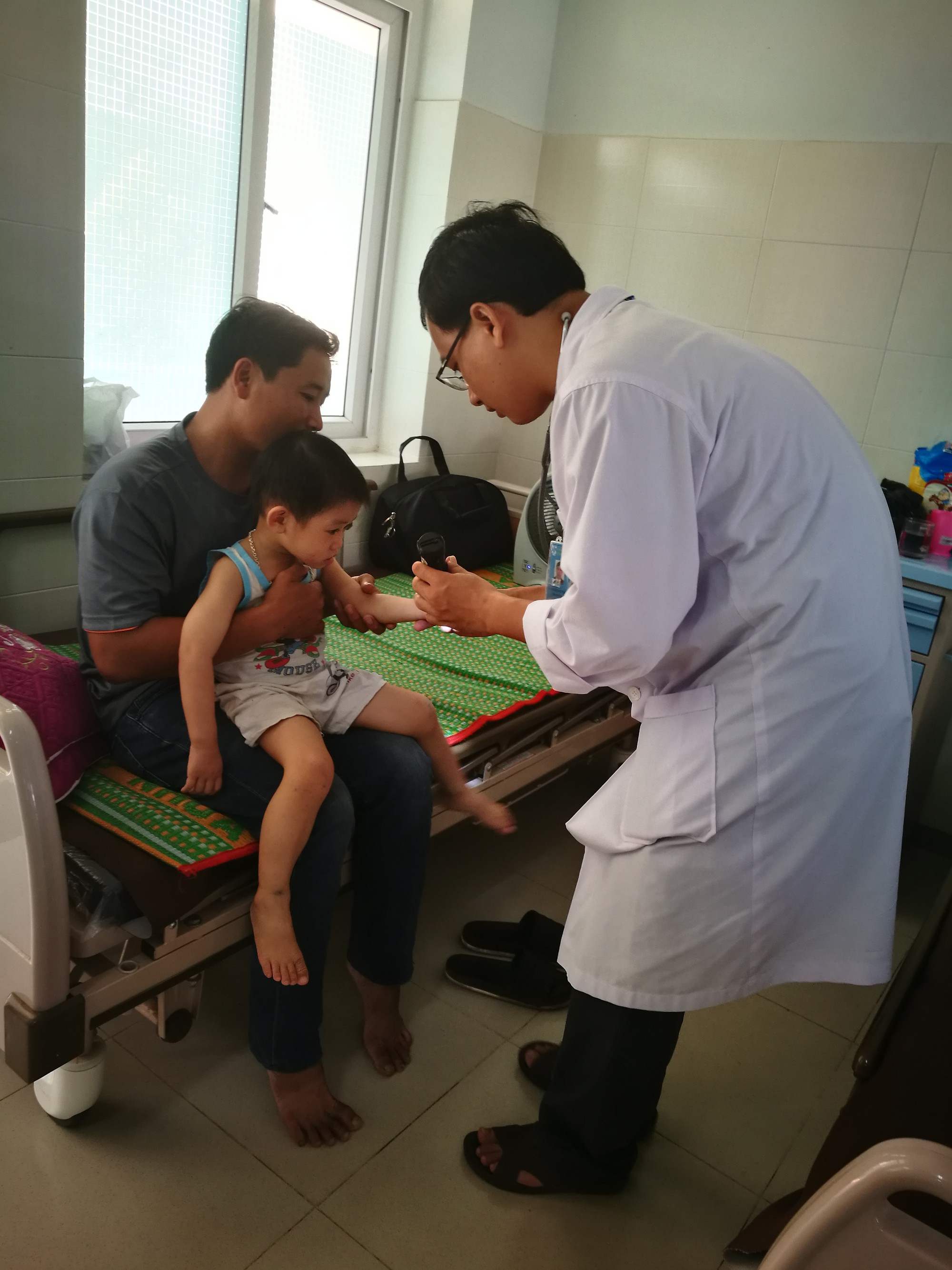 Quãng Ngãi: Trẻ nhập viện do bệnh tay chân miệng có dấu hiệu gia tăng - Ảnh 1. Quãng Ngãi: Trẻ nhập viện do bệnh tay chân miệng có dấu hiệu gia tăng - Ảnh 1.