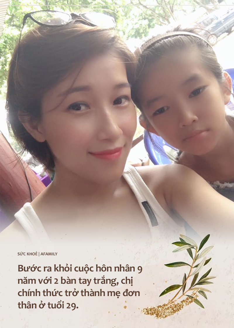 Mắc ung thư họng năm 35 tuổi, mẹ đơn thân tự đi viện mổ một mình, sống xinh đẹp, vui vẻ, từ bỏ công việc ổn định để làm HLV yoga - Ảnh 1. Mắc ung thư họng năm 35 tuổi, mẹ đơn thân tự đi viện mổ một mình, sống xinh đẹp, vui vẻ, từ bỏ công việc ổn định để làm HLV yoga - Ảnh 1.