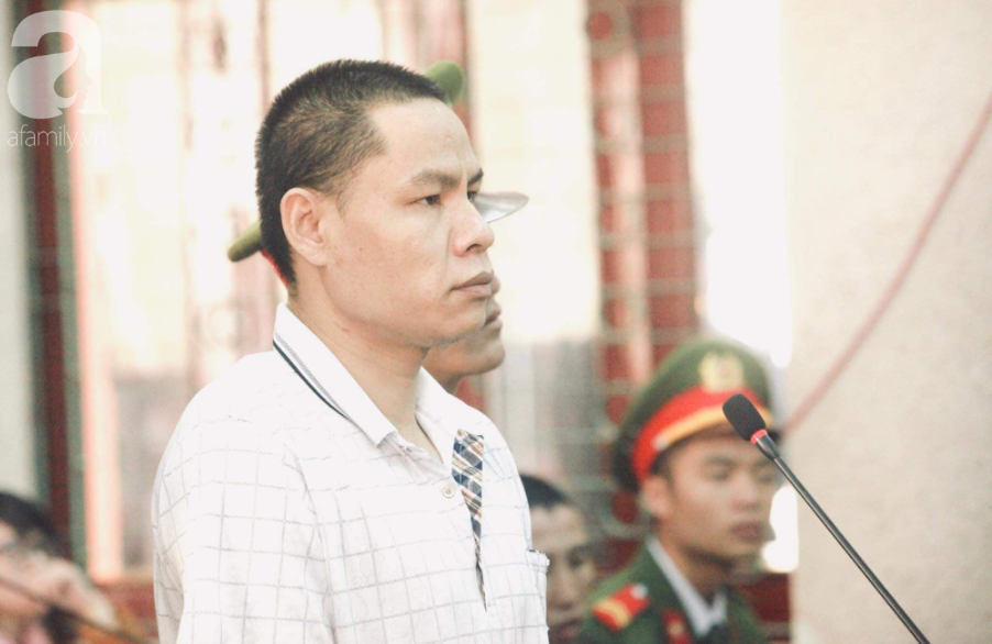 Trưởng bản kinh hãi với vẻ mặt không biến sắc của kẻ chủ mưu trong vụ nữ sinh giao gà bị sát hại khi bị bắt giữ - Ảnh 1. Trưởng bản kinh hãi với vẻ mặt không biến sắc của kẻ chủ mưu trong vụ nữ sinh giao gà bị sát hại khi bị bắt giữ - Ảnh 1.