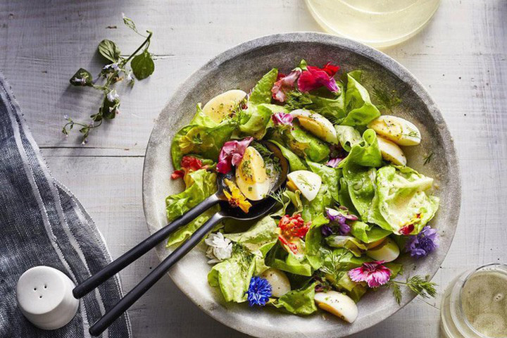 Ăn salad sẽ kh&ocirc;ng gi&uacute;p bạn giảm c&acirc;n m&agrave; ngược lại c&ograve;n g&acirc;y b&eacute;o nếu bạn ăn sai c&aacute;ch - Ảnh 3.